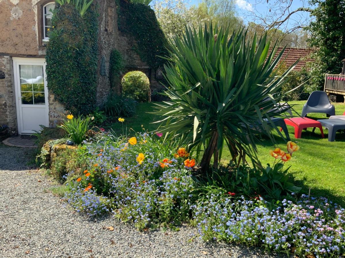 Le Moulin De La Castellerie Bed & Breakfast Moon-sur-Elle Luaran gambar