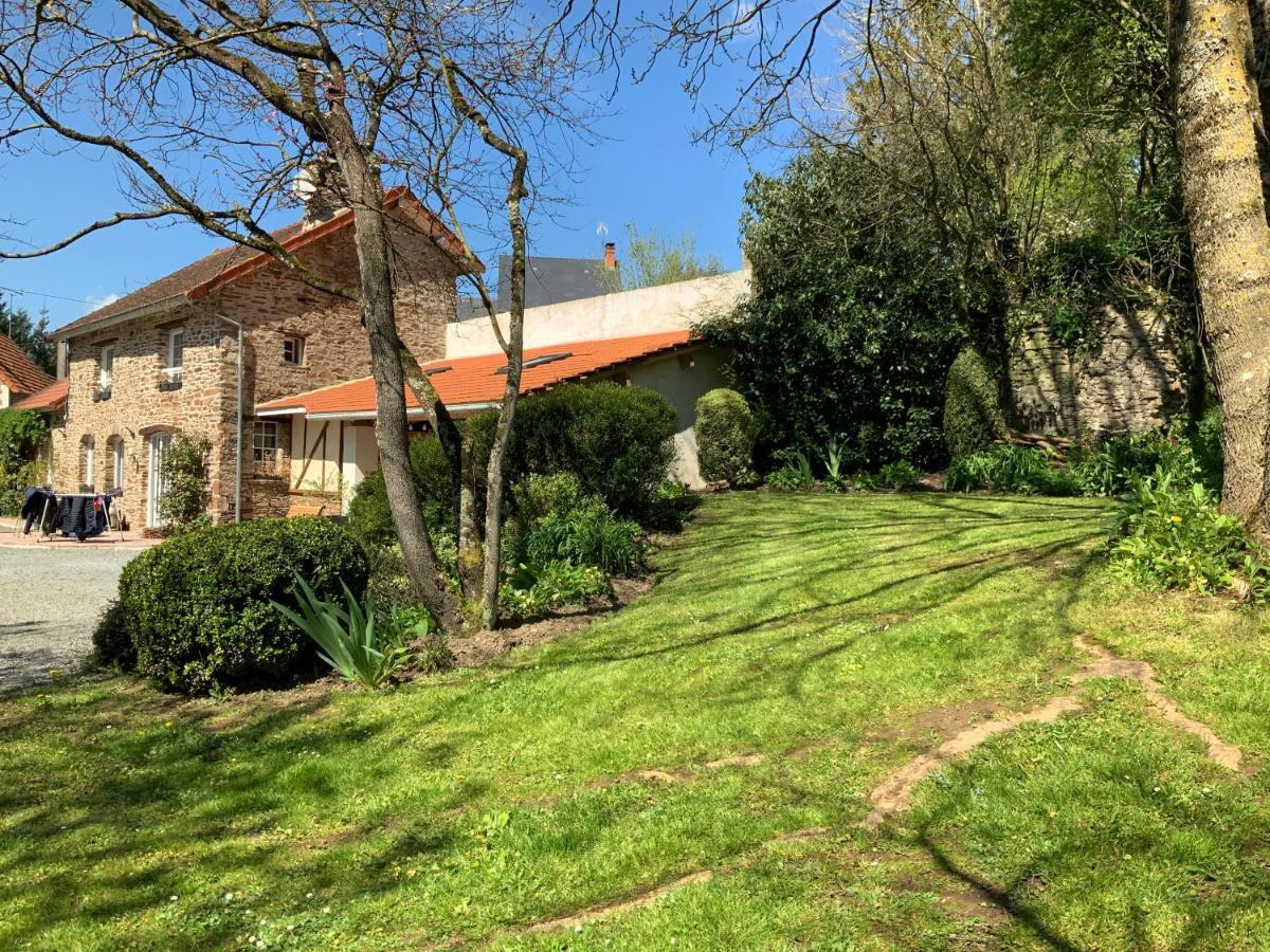 Le Moulin De La Castellerie Bed & Breakfast Moon-sur-Elle Luaran gambar