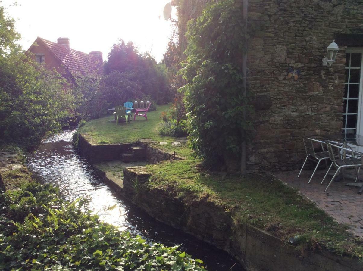 Le Moulin De La Castellerie Bed & Breakfast Moon-sur-Elle Luaran gambar