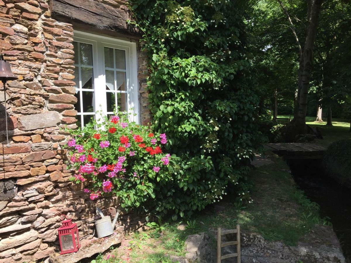 Le Moulin De La Castellerie Bed & Breakfast Moon-sur-Elle Luaran gambar